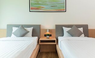 Pause and Play Hotel