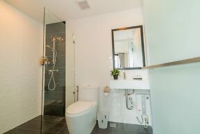 Pause and Play Hotel