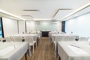 Pause and Play Hotel