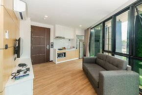 Pause and Play Hotel