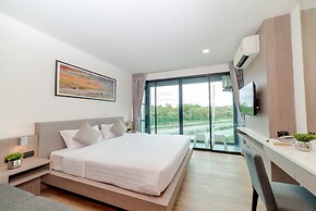 Pause and Play Hotel