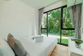 Pause and Play Hotel