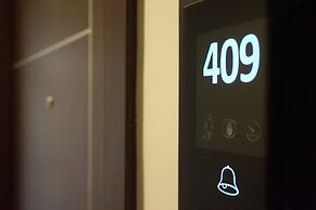 Pause and Play Hotel