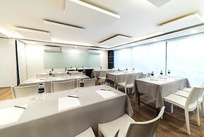 Pause and Play Hotel