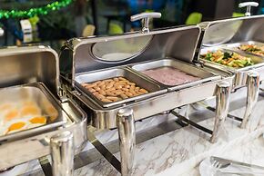 Pause and Play Hotel