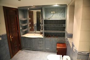 Acacia Hotel & Suites