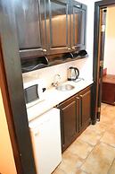 Acacia Hotel & Suites