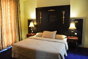 Acacia Hotel & Suites