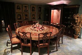 Acacia Hotel & Suites