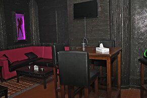 Acacia Hotel & Suites