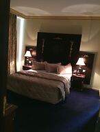 Acacia Hotel & Suites