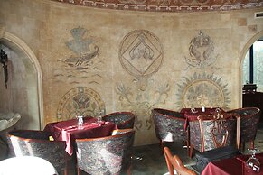 Acacia Hotel & Suites