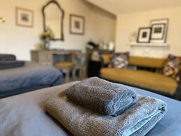 The Poplars Boutique