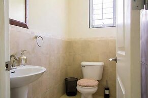 New Kingston Guest Apt at Sonoma Estate