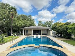 Live Oaks Bed and Breakfast