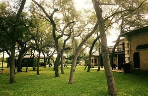 Live Oaks Bed and Breakfast