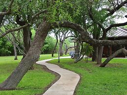 Live Oaks Bed and Breakfast