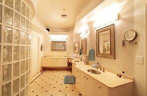 Live Oaks Bed and Breakfast