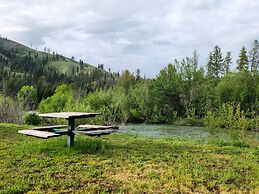 Southfork Lodge - Riverside Inn