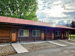 Southfork Lodge - Riverside Inn