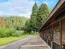 Southfork Lodge - Riverside Inn