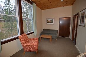 Hanging Horn Lakeside Resort