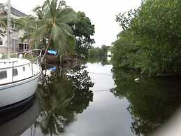 Bamboleo Inn Belize