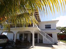 Bamboleo Inn Belize