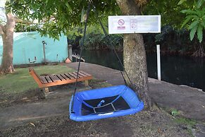 Bamboleo Inn Belize