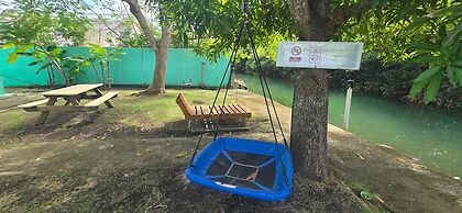 Bamboleo Inn Belize