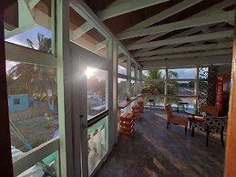 Bamboleo Inn Belize