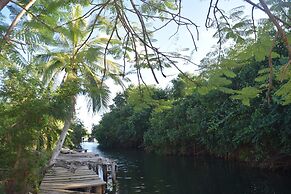 Bamboleo Inn Belize