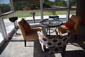 Bamboleo Inn Belize