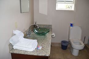 Bamboleo Inn Belize