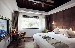 Yurong West Lake Cottage Resort Hotel