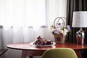 Yurong West Lake Cottage Resort Hotel