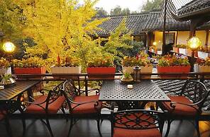 Yurong West Lake Cottage Resort Hotel