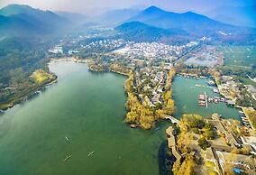 Yurong West Lake Cottage Resort Hotel