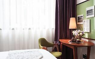 Yurong West Lake Cottage Resort Hotel