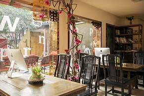 Yurong West Lake Cottage Resort Hotel