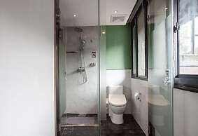 Yurong West Lake Cottage Resort Hotel