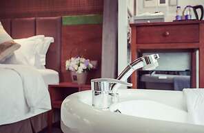 Yurong West Lake Cottage Resort Hotel