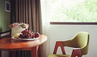 Yurong West Lake Cottage Resort Hotel