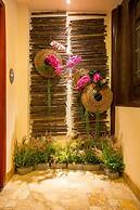 Yurong West Lake Cottage Resort Hotel