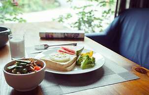 Yurong West Lake Cottage Resort Hotel