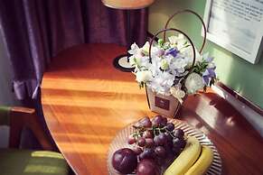 Yurong West Lake Cottage Resort Hotel