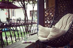 Yurong West Lake Cottage Resort Hotel