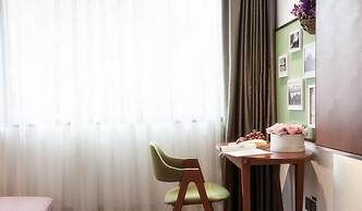 Yurong West Lake Cottage Resort Hotel