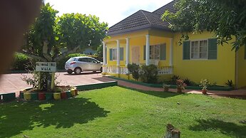 Ocho Rios Almond Tree Villas