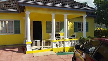 Ocho Rios Almond Tree Villas